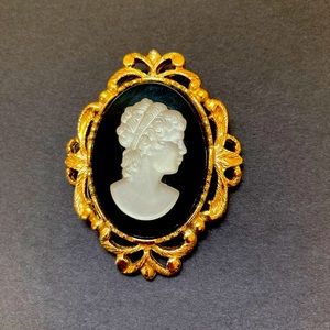 Elegant Cameo Pendant/Broach Ivory Lady on Black Gold Tone Victorian Jewelry